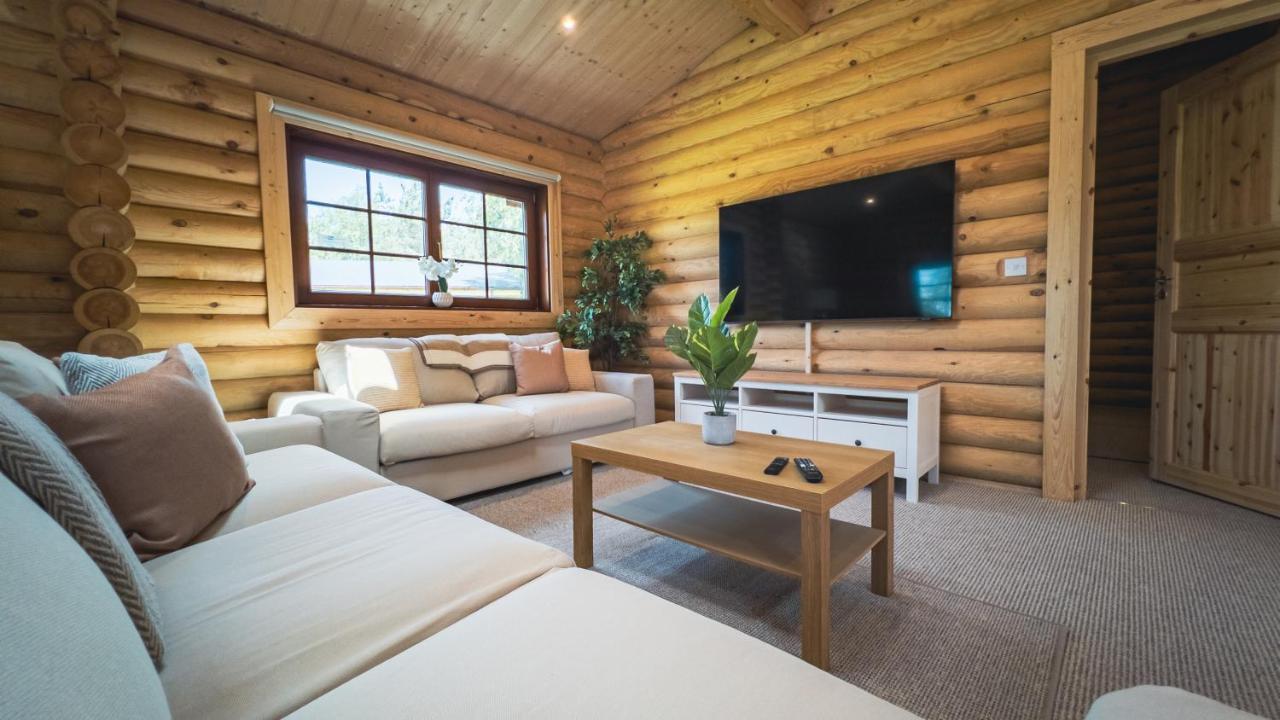Aspen Lodge, Amazing New Log Cabin With Hot Tub - Sleeps 6 - Felmoor Park Morpeth Exterior foto