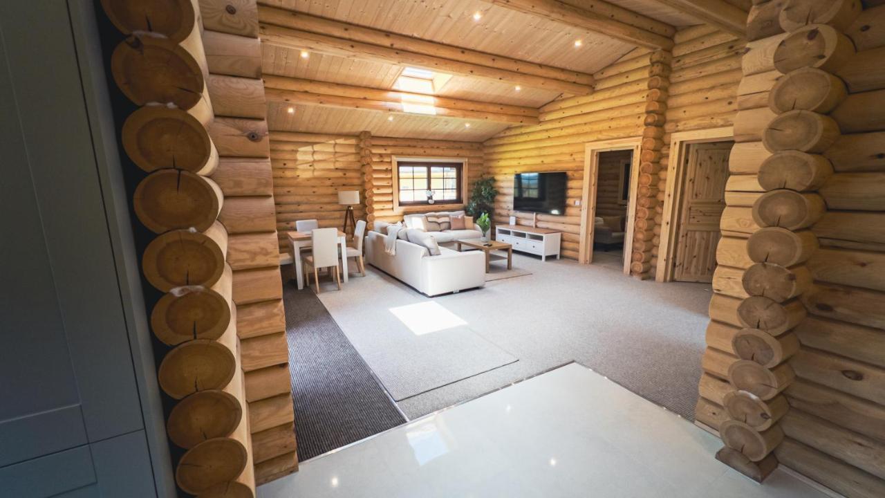 Aspen Lodge, Amazing New Log Cabin With Hot Tub - Sleeps 6 - Felmoor Park Morpeth Exterior foto
